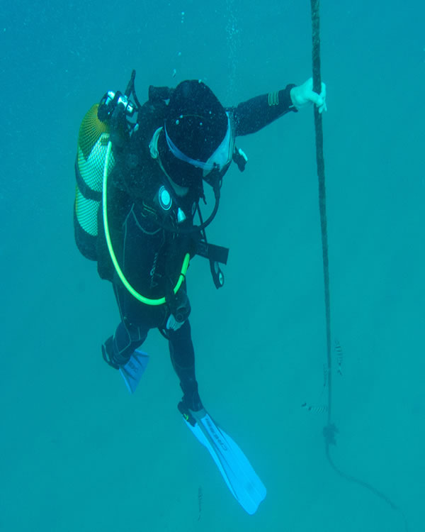 diver-ascent-lanzarotedivecentre